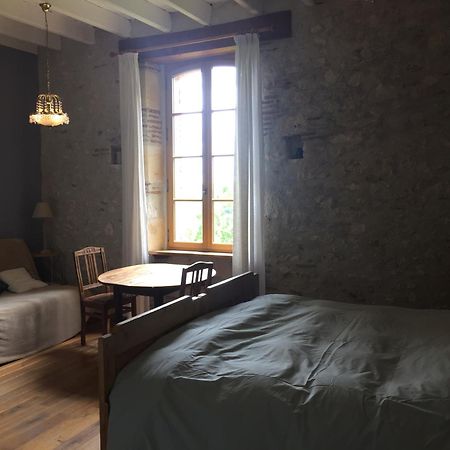 Les Huguets Acomodação com café da manhã Villeneuve-sur-Lot Quarto foto